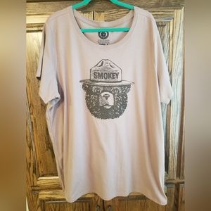 NWOT Super cute Torrid Plus Size 4 Smokey The Bear T-Shirt🐻🔥🐻🔥🐻🔥🐻🔥🐻🔥